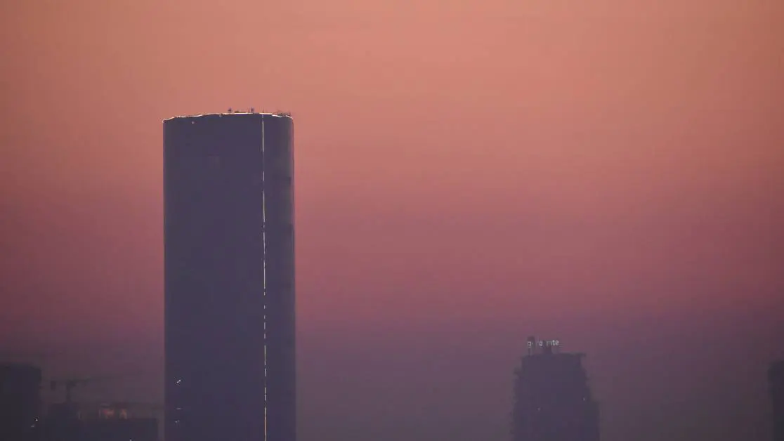 Céu poluído da cidade