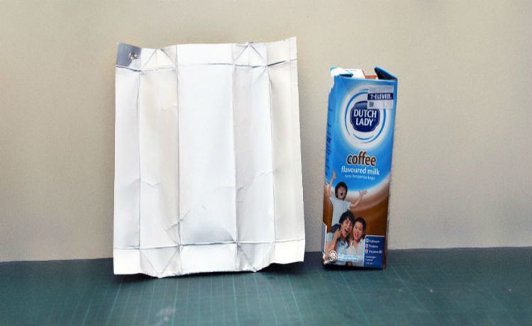 Embalagem de papelão em um lustre diferente