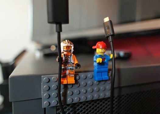 Organize os cabos de aparelhos eletrônicos usando Lego