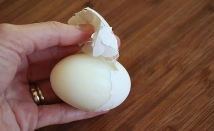 Descascando ovo