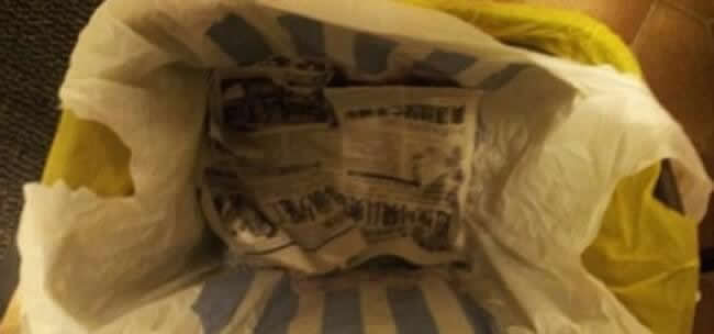 Inserir jornal no fundo do saco de lixo para evitar problemas com chorume