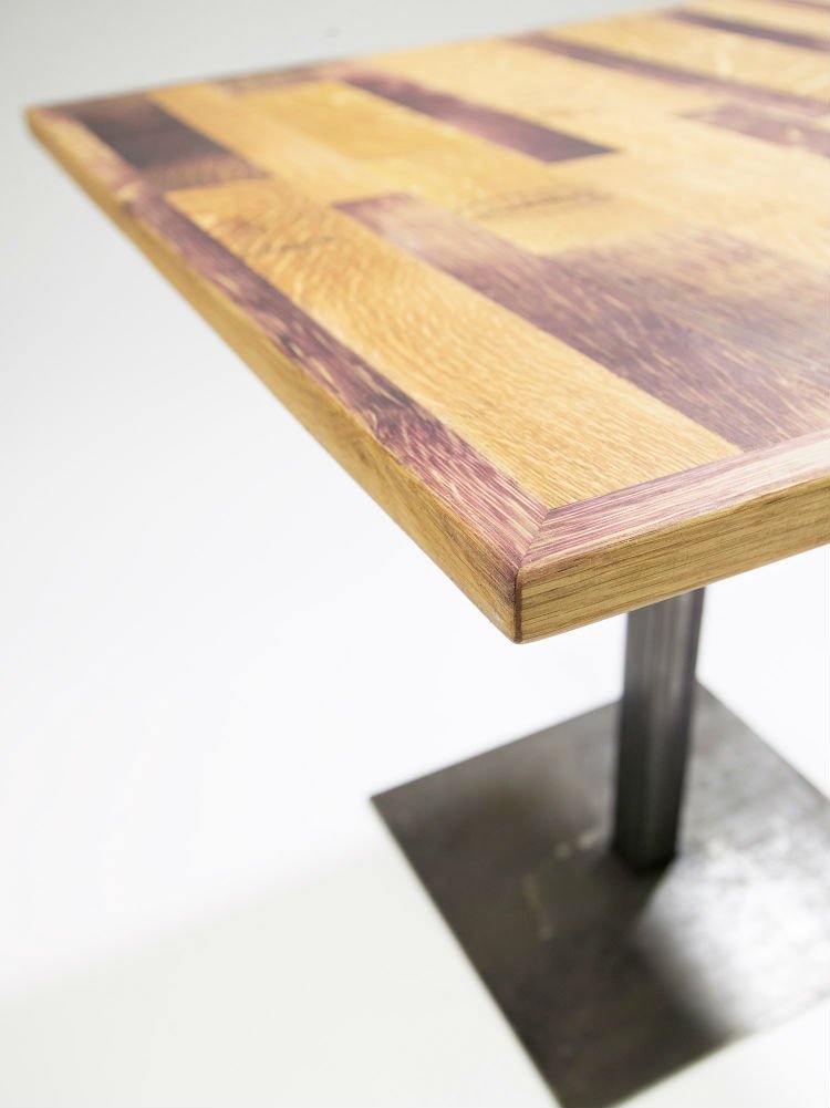 Mesa de madeira reaproveitada