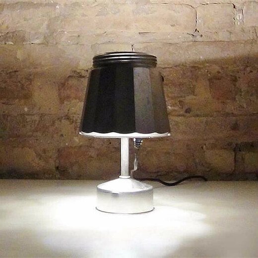Apesar de reciclável, o upcycle é melhor opção e você ainda ganha uma bela luminária