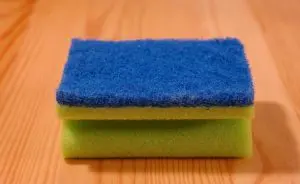 Uma seleção de esponja de lavar louça