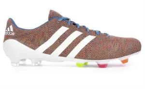 Chuteira profissional feita com "tricô sustentável"