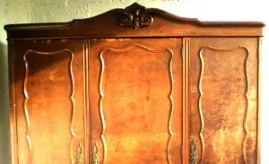 armário ou guarda-roupa