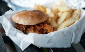 Hambúrguer e fritas