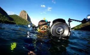 Mergulhador com uma camera