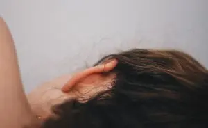 como-tirar-agua-do-ouvido