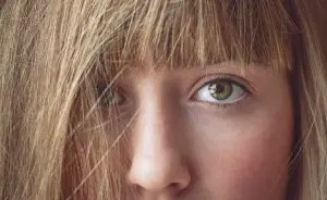 Como tirar cravos do nariz