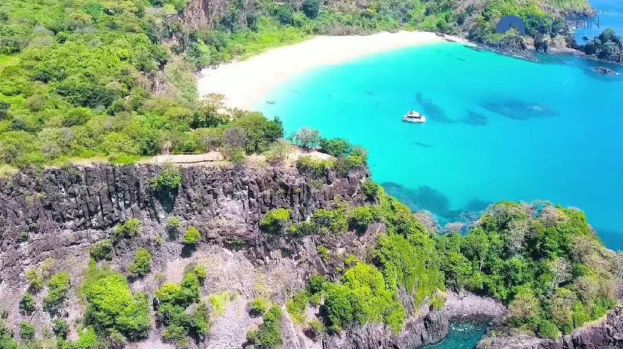 Fernando de Noronha distribui cestas básicas para moradores da Ilha