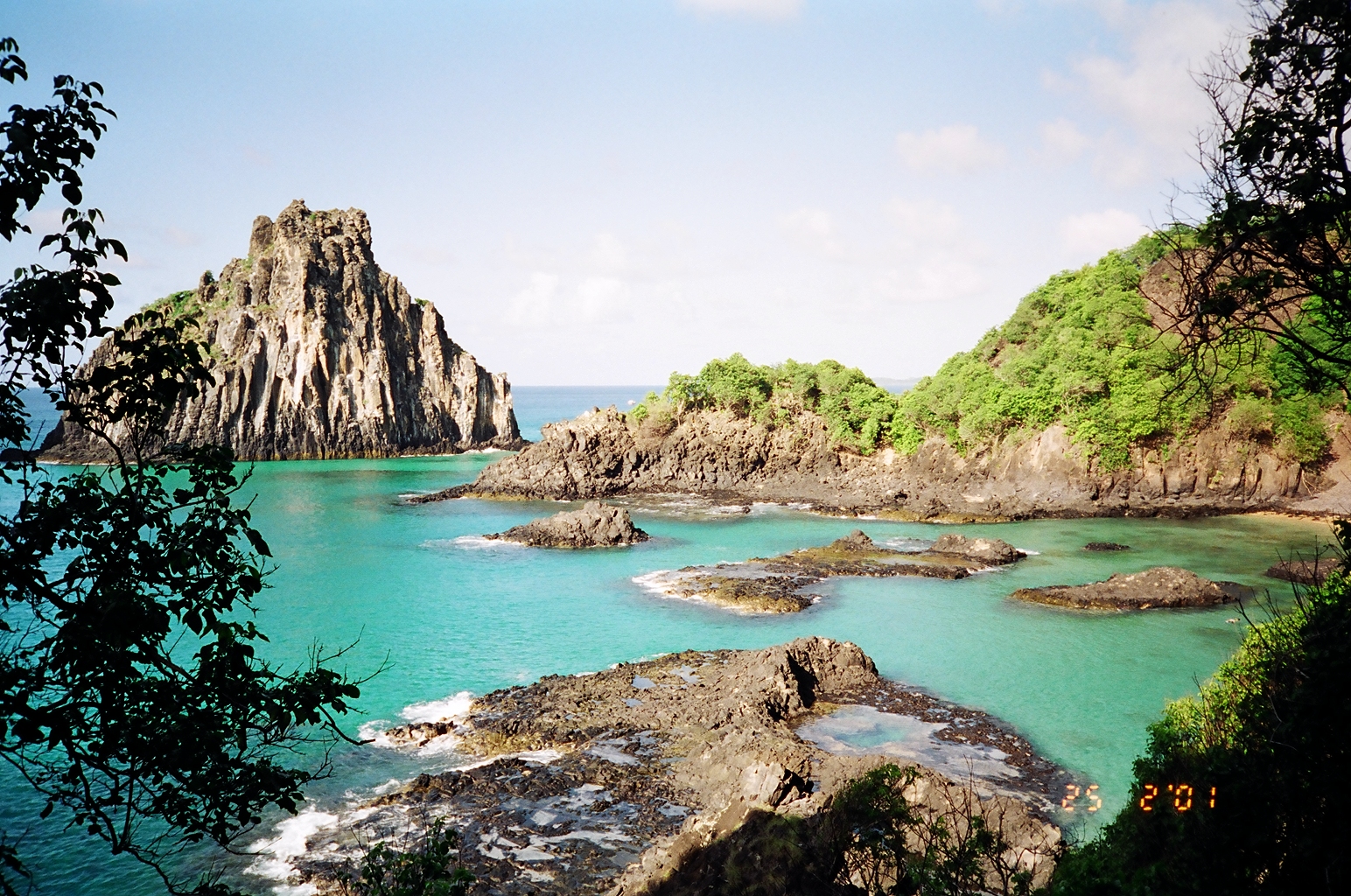 Fernando de Noronha distribui cestas básicas para moradores da Ilha