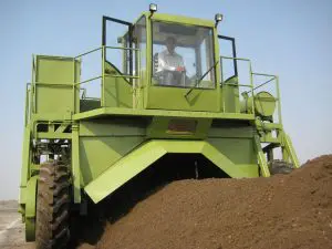 compostagem-com-revolvimento-de-leiras