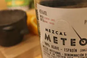 garrafa de mezcal