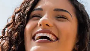 Como tirar tártaro dos dentes