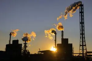 quais-são-os-poluentes-presentes-na-atmosfera-que-reagem-com-o-vapor-de-água-e-formam-ácidos