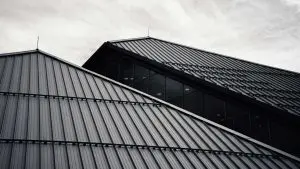 telhados escuros