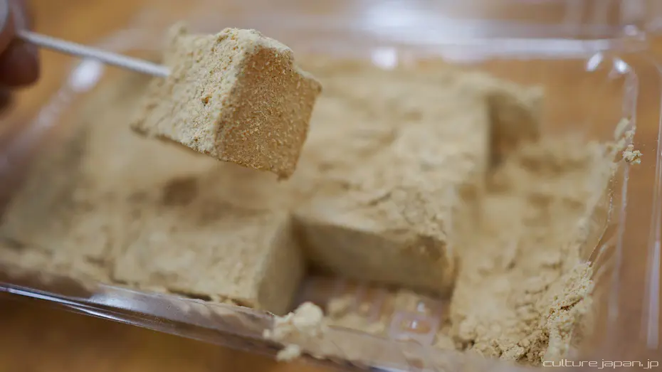 mochi coberto com kinako