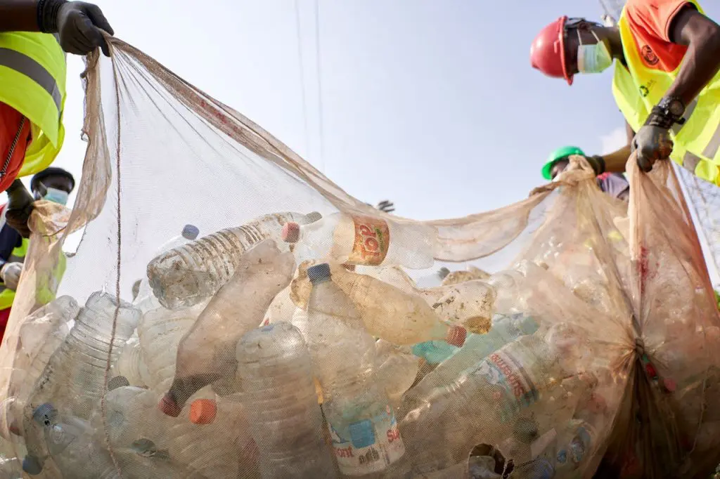 Independente do tempo de decomposição do plástico, é urgente reduzir (ou evitar) seu uso.